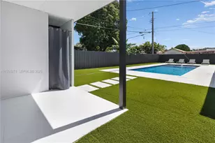 4165 W 5th Ln, Hialeah, FL 33012 - Photo 23