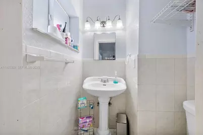 590 W 35th Pl, Hialeah, FL 33012 - Photo 7