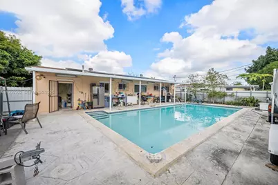 590 W 35th Pl, Hialeah, FL 33012 - Photo 13