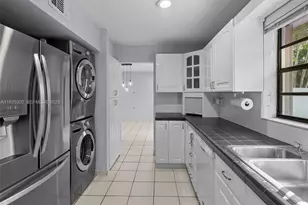 10922 SW 25th St, Miami, FL 33165 - Photo 11