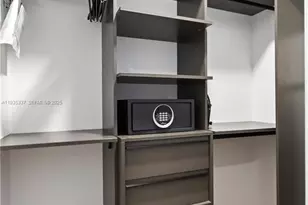 398 NE 5th St, Miami, FL 33132 - Photo 23