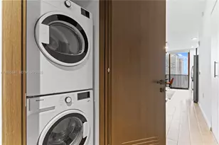 398 NE 5th St, Miami, FL 33132 - Photo 37