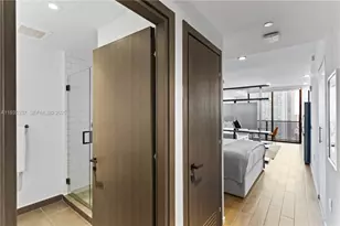 398 NE 5th St, Miami, FL 33132 - Photo 19