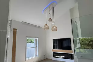 708 SE 3rd Ave Ext, Hallandale Beach, FL 33009 - Photo 7