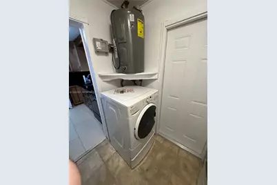 7880 NW 11th St, Pembroke Pines, FL 33024 - Photo 17