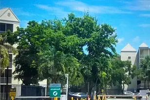 8120 Geneva Ct, Doral, FL 33166 - Photo 5