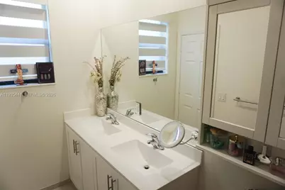 10589 W 32nd Ln, Hialeah Gardens, FL 33018 - Photo 41