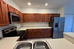 1027 NE 207th St, Miami, FL 33179 - Photo 3