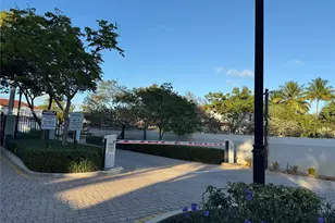 1027 NE 207th St, Miami, FL 33179 - Photo 29