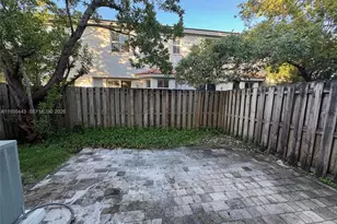 1027 NE 207th St, Miami, FL 33179 - Photo 25