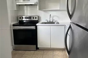 395 NE 21st St, Miami, FL 33137 - Photo 9