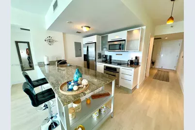 185 SW 7th St #1402, Miami, FL 33130 - Photo 5