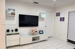 10445 NW 11th St, Pembroke Pines, FL 33026 - Photo 15