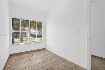 636 SW 7th Ter, Florida City, FL 33034 - Photo 9