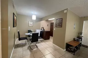 6900 SW 39th St, Davie, FL 33314 - Photo 3