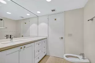 520 Brickell Key Dr, Miami, FL 33131 - Photo 15