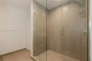 11 NE 6th St, Miami, FL 33132 - Photo 19