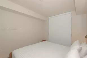 11 NE 6th St, Miami, FL 33132 - Photo 15