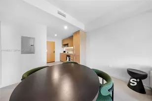 11 NE 6th St, Miami, FL 33132 - Photo 11