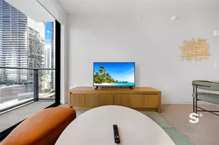 11 NE 6th St, Miami, FL 33132 - Photo 17