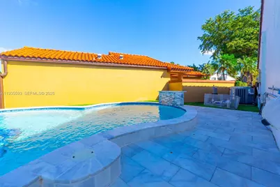 17302 NW 63rd Pl, Hialeah, FL 33015 - Photo 7