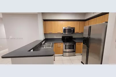 471 NE 25th St #202, Miami, FL 33137 - Photo 3