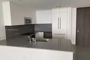 68 SE 6th St, Miami, FL 33131 - Photo 9