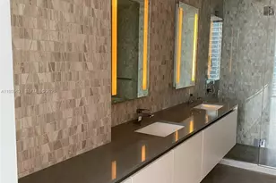 68 SE 6th St, Miami, FL 33131 - Photo 11