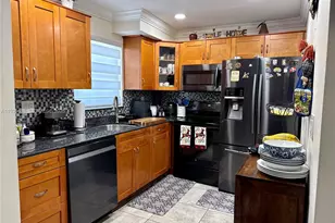 9353 Fontainebleau Blvd, Miami, FL 33172 - Photo 7