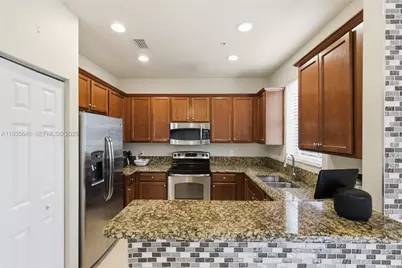 165 Emerald Creek Ter, Plantation, FL 33325 - Photo 9