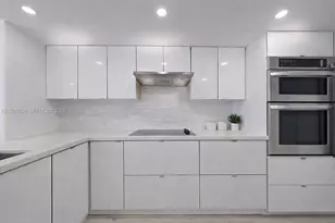 7601 E Treasure Dr, North Bay Village, FL 33141 - Photo 23