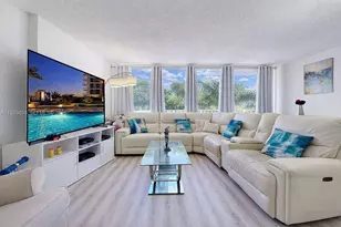 7601 E Treasure Dr, North Bay Village, FL 33141 - Photo 37