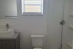 6070 W 18th Ave, Hialeah, FL 33012 - Photo 15