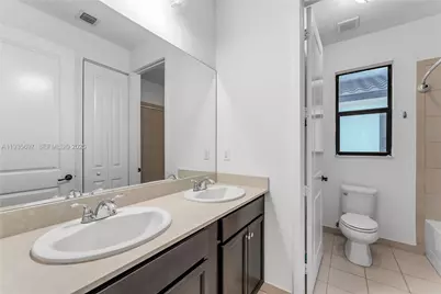 9881 W 34th Ave, Hialeah, FL 33018 - Photo 19