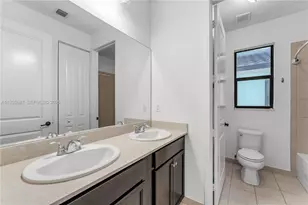 9881 W 34th Ave, Hialeah, FL 33018 - Photo 19