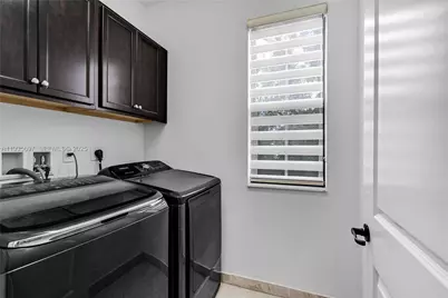 9881 W 34th Ave, Hialeah, FL 33018 - Photo 21