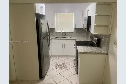 400 SE 3rd Ave #106, Hallandale Beach, FL 33009 - Photo 5