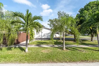 6841 NW 7th Ct, Margate, FL 33063 - Photo 3