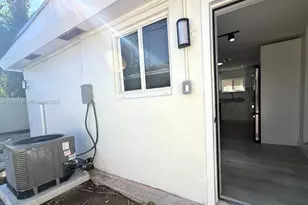 716 NE 7th St, Hallandale Beach, FL 33009 - Photo 29