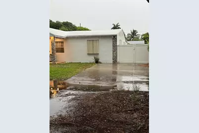 1031 NE 142nd St, North Miami, FL 33161 - Photo 3