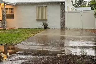 1031 NE 142nd St, North Miami, FL 33161 - Photo 3