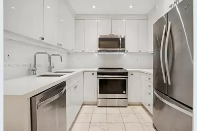 4301 Collins Ave #403, Miami Beach, FL 33140 - Photo 7