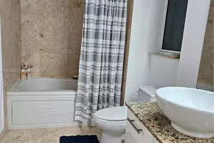 41 SE 5th St, Miami, FL 33131 - Photo 25