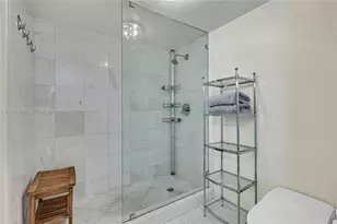 665 NE 25th St, Miami, FL 33137 - Photo 13