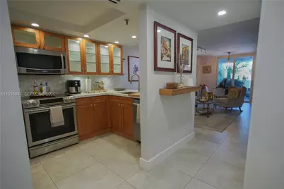 5880 Collins Ave #302, Miami Beach, FL 33140 - Photo 7