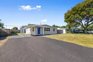 5641 NE 8th Ave, Oakland Park, FL 33334 - Photo 3