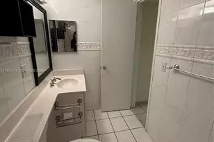 5033 NW 7th St, Miami, FL 33126 - Photo 15