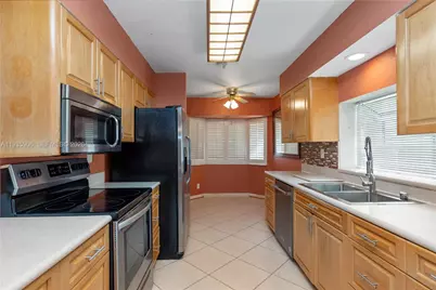 9360 S Chelsea Dr S, Plantation, FL 33324 - Photo 17