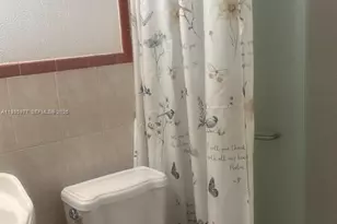 8897 Fontainebleau Blvd, Miami, FL 33172 - Photo 17