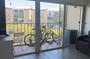 8897 Fontainebleau Blvd, Miami, FL 33172 - Photo 7